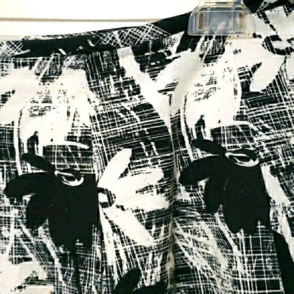 St. John Sport pleated/flared/skater skirt 2 or P - Picture 3 of 8